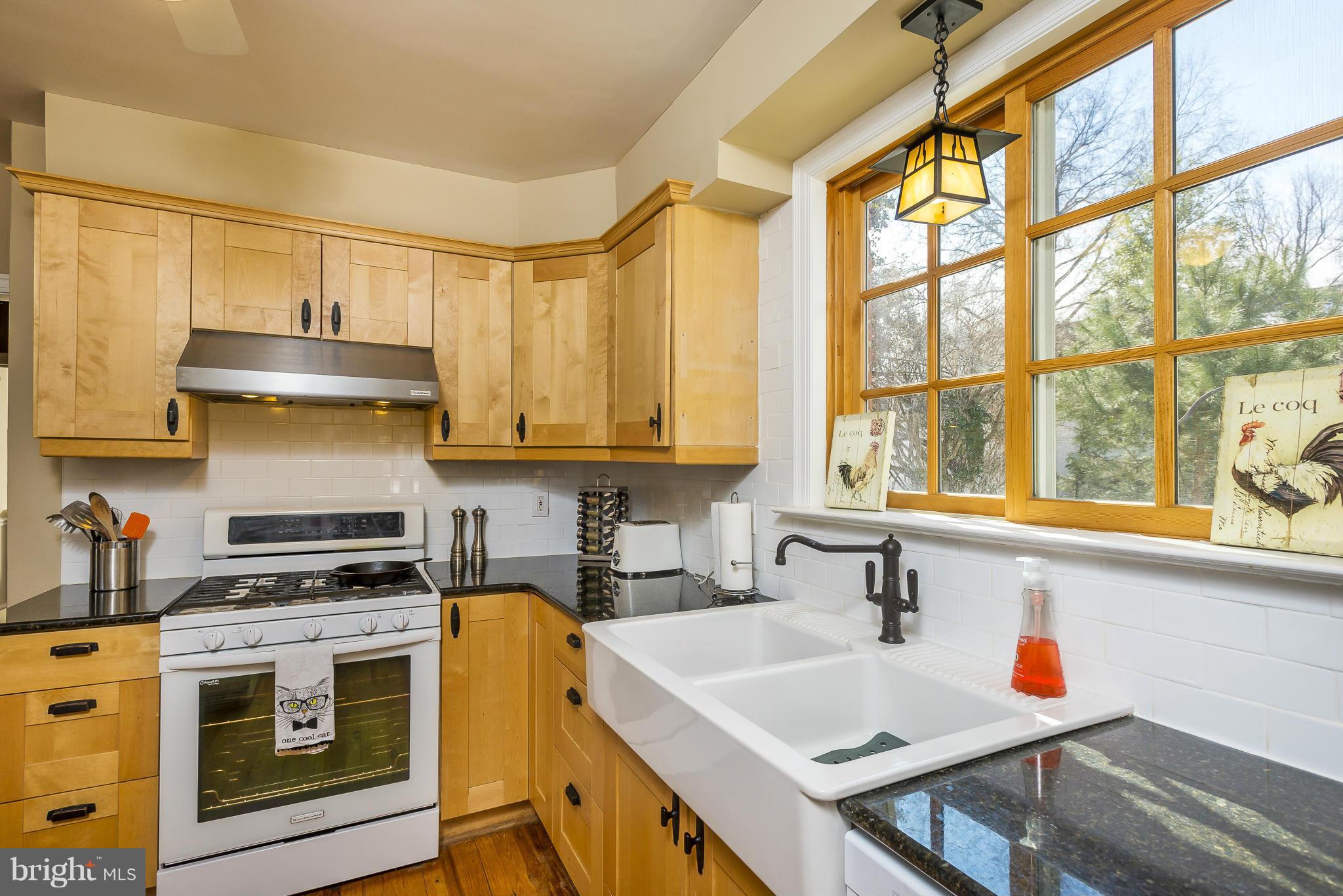 10304 Naglee Road Silver Spring, MD 20903 - Photo 3 of 30 Kitchen