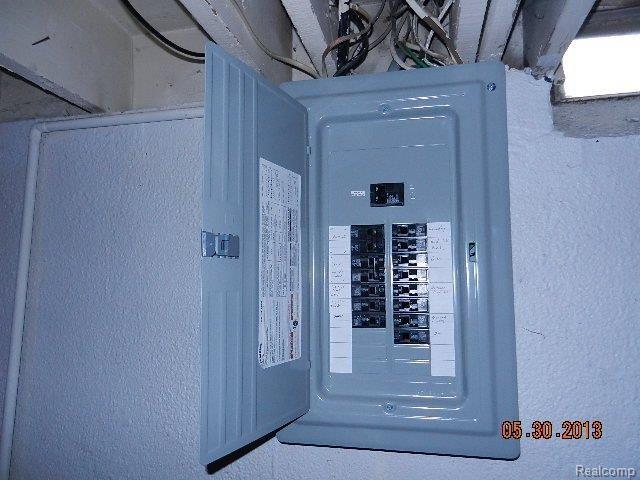 29741 Rambling Road Southfield, MI 48076 - Photo 25 of 25 DSCN0897.JPG