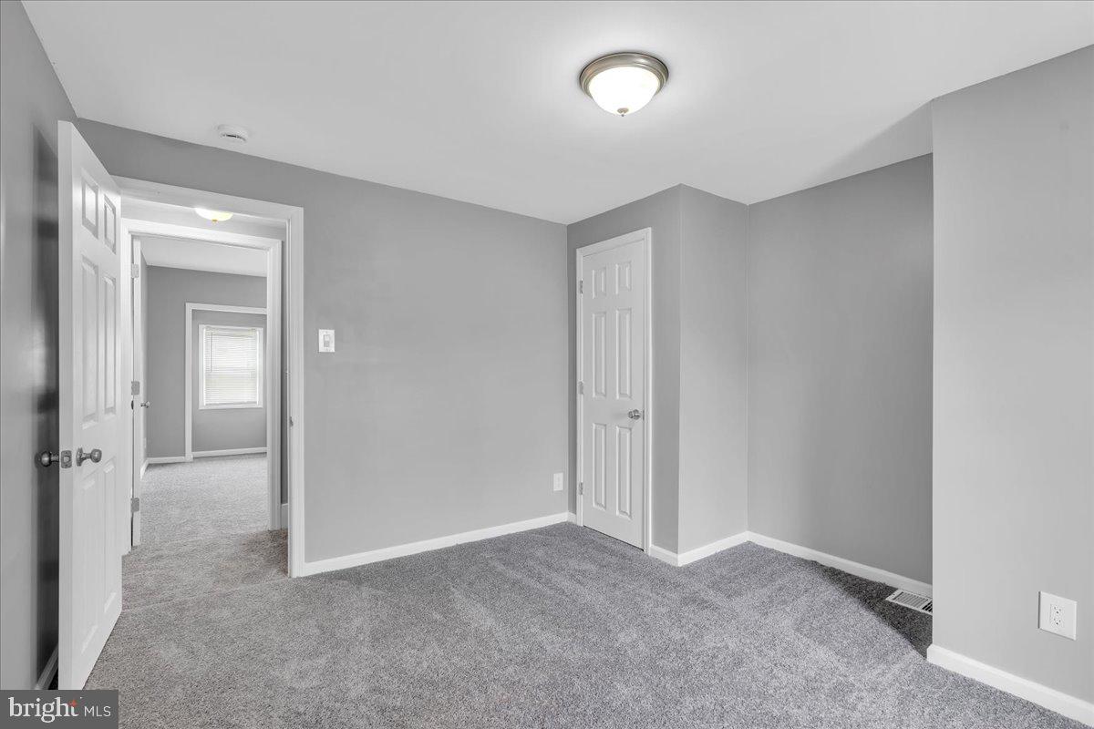 407 Powell Street Gloucester City, NJ 08030 - Photo 19 of 22 an empty room with mirror in it