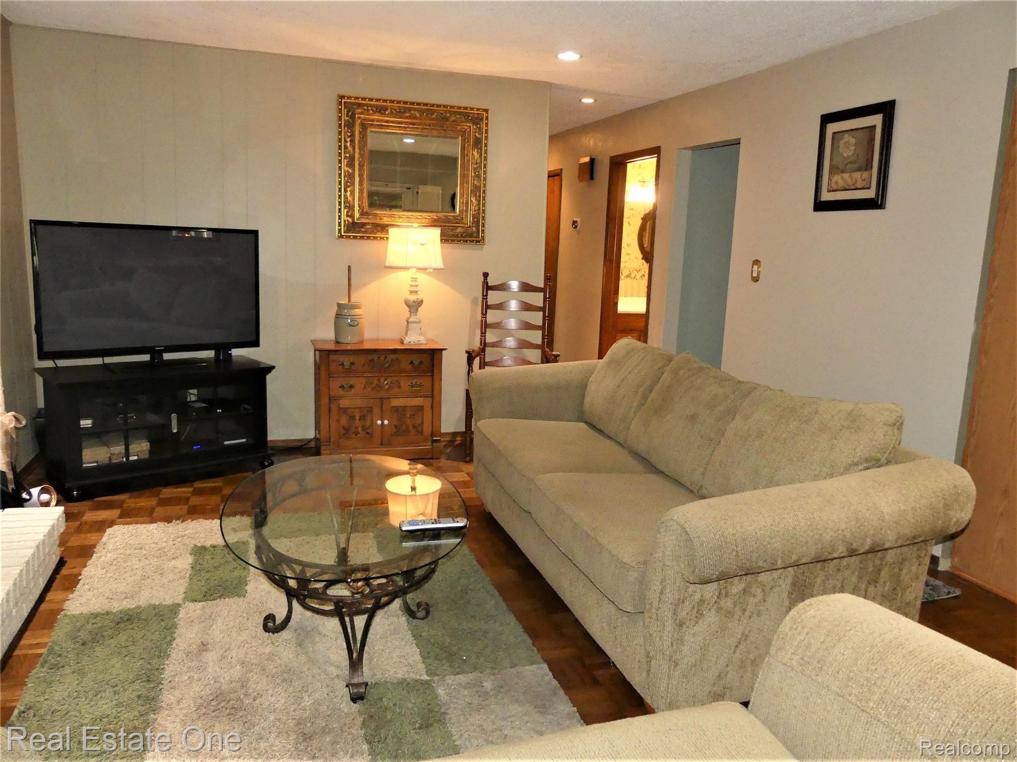 20390 Inkster Road Romulus, MI 48174 - Photo 27 of 49 P1010548.JPG