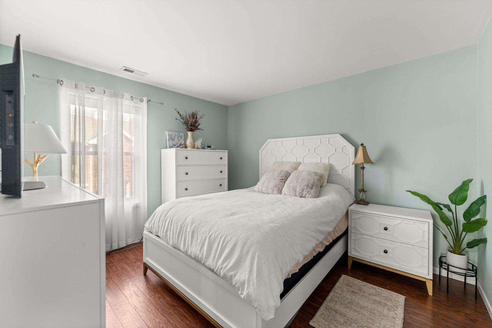 1332 McDowell Road, Unit 201 Naperville, IL 60563 - Photo 14 of 25 Gallery Image 14