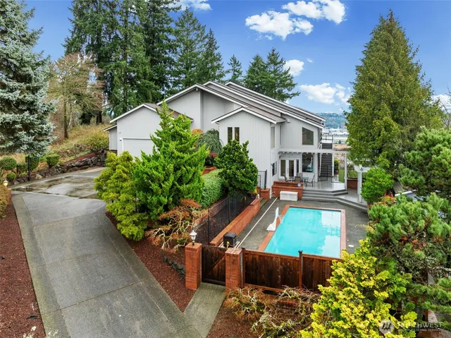 a view of a house with backyard sitting area and garden