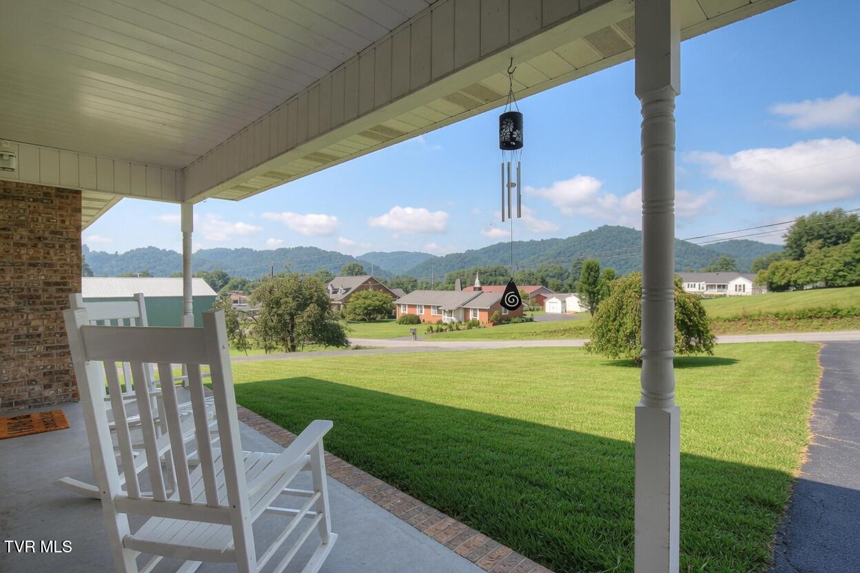 126 Clay Little Road Elizabethton, TN 37643 - Photo 4 of 29 5