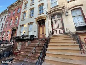$1,400 | 17 Ash Grove Place, Unit 4, Albany, NY 12202