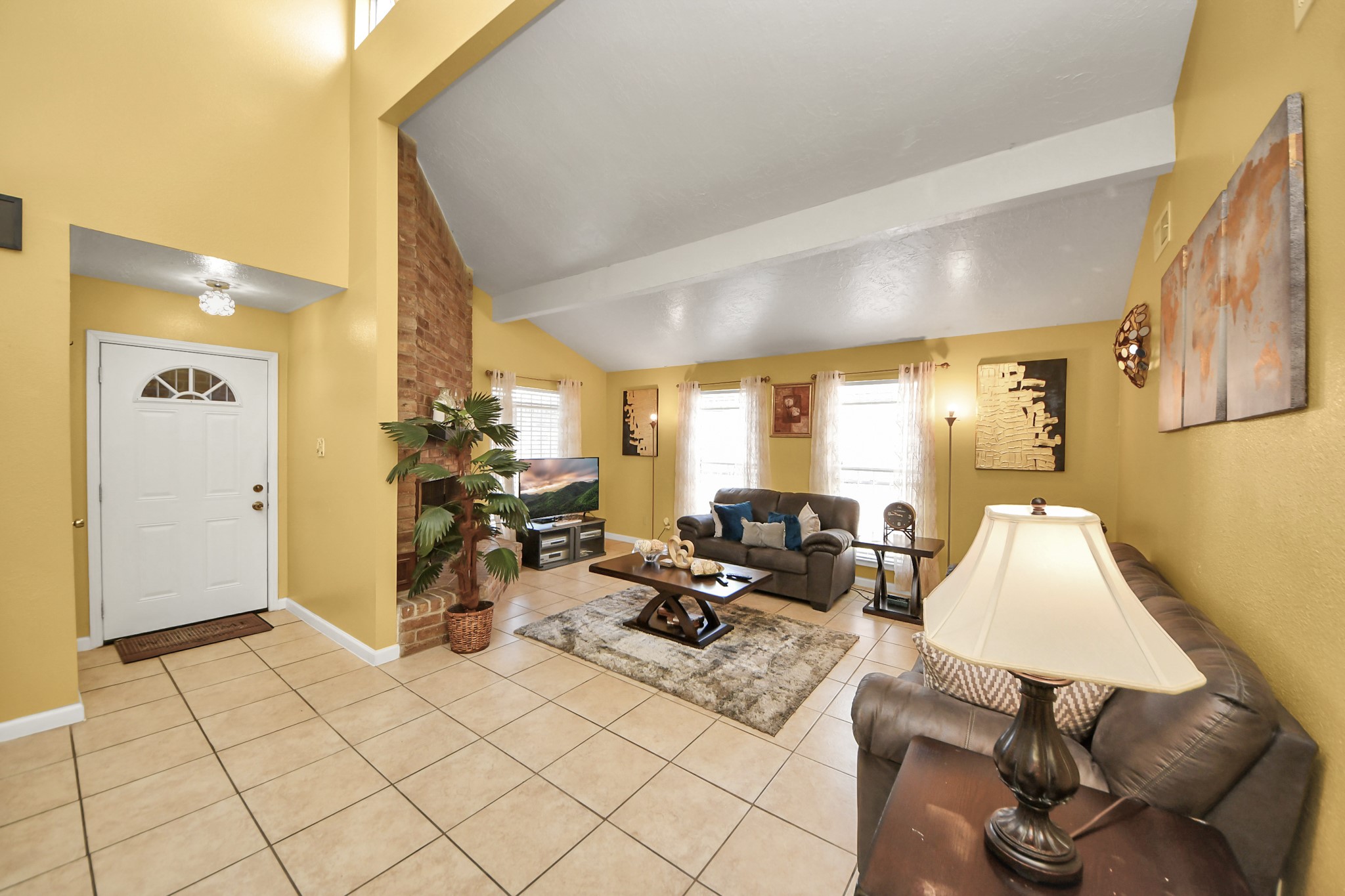 4155 Amir Street Houston, TX 77072 - Photo 11 of 43 a very nice looking room with a large window