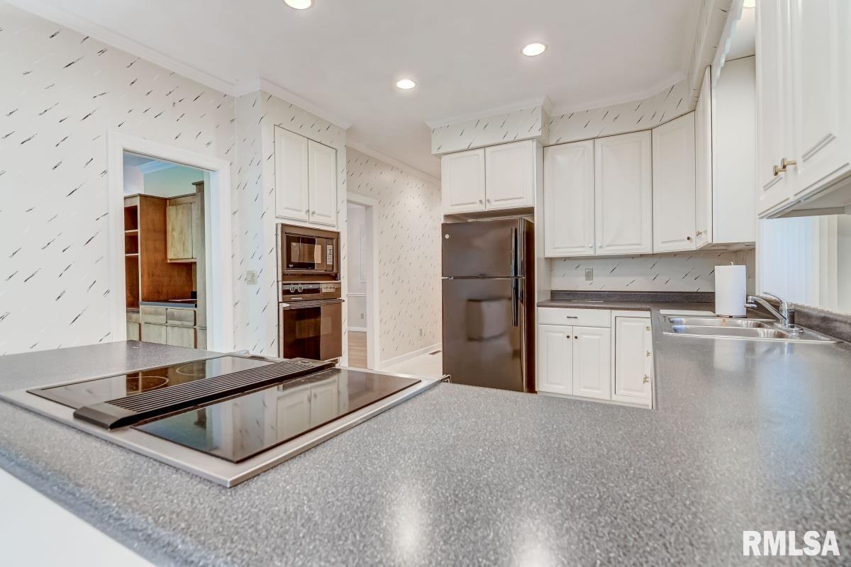 2105 Timbercrest Court Springfield, IL 62702 - Photo 20 of 46 Gallery Image 20