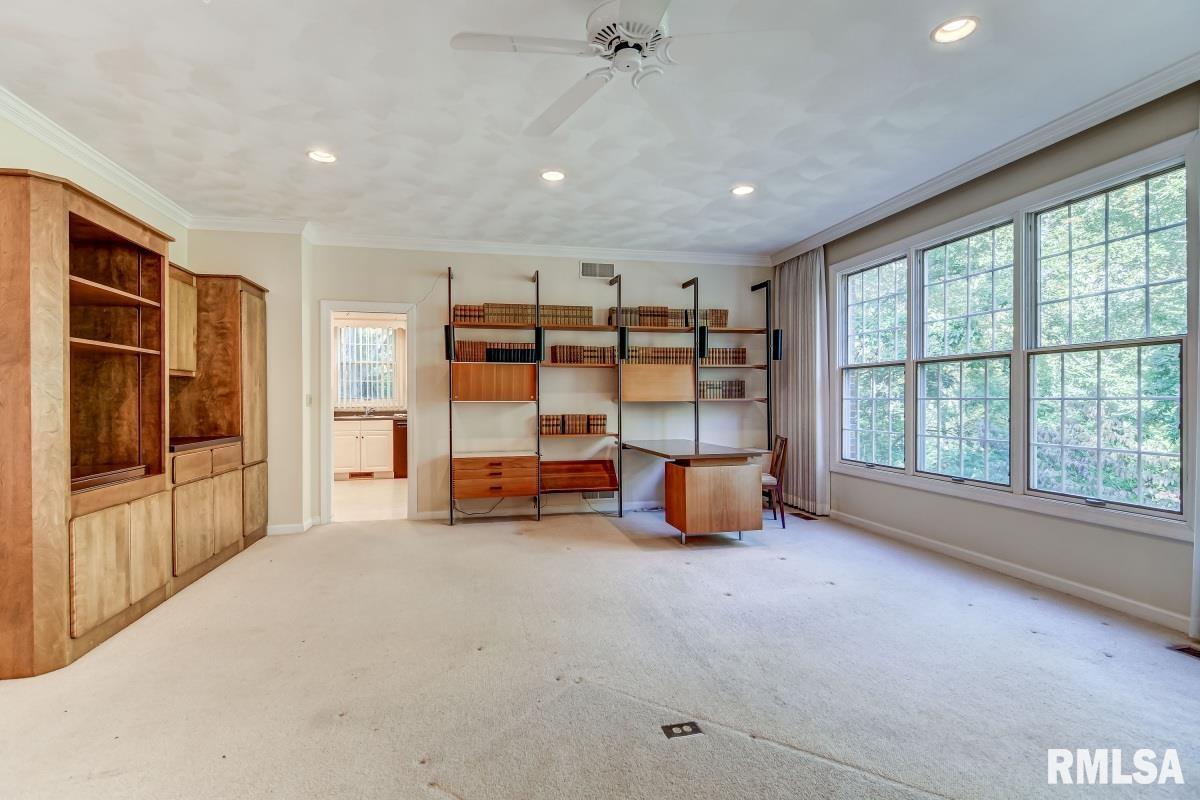 2105 Timbercrest Court Springfield, IL 62702 - Photo 2 of 46 Gallery Image 2