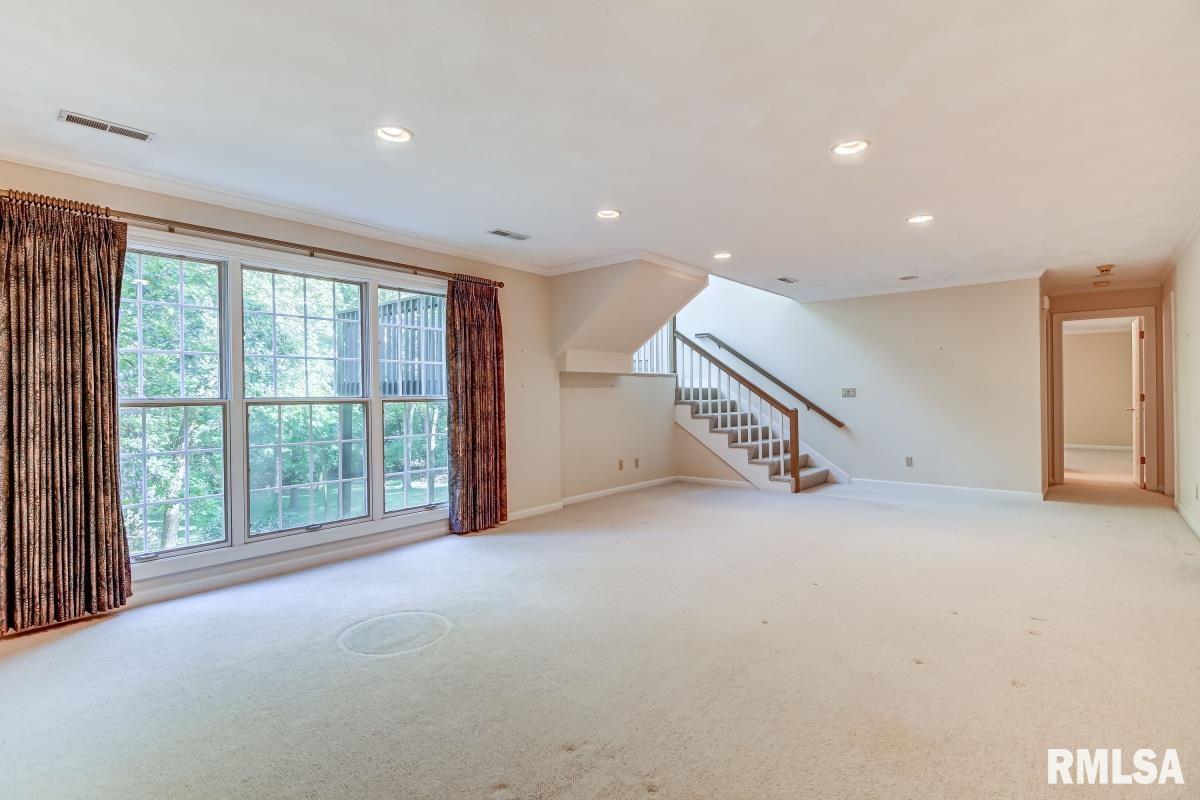 2105 Timbercrest Court Springfield, IL 62702 - Photo 35 of 46 Gallery Image 35
