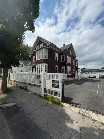 $2,900 | 35 Florence Street, Unit 2, Brockton, MA 02301
