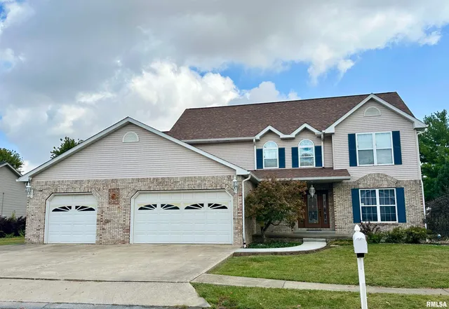 $315,000 | 2306 Magnolia Drive, Jacksonville, IL 62650