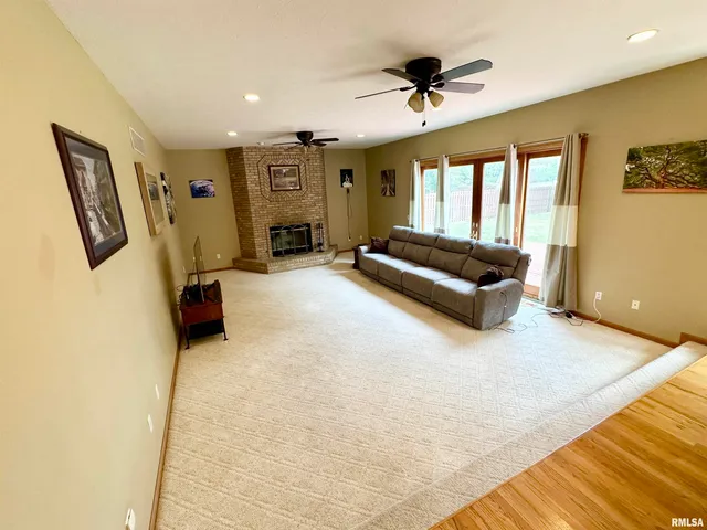 $315,000 | 2306 Magnolia Drive, Jacksonville, IL 62650