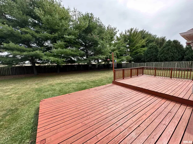 $315,000 | 2306 Magnolia Drive, Jacksonville, IL 62650