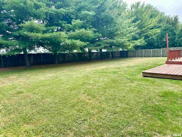 $315,000 | 2306 Magnolia Drive, Jacksonville, IL 62650