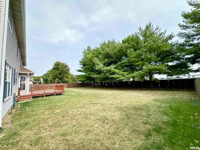 $315,000 | 2306 Magnolia Drive, Jacksonville, IL 62650