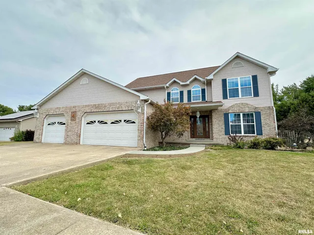 $315,000 | 2306 Magnolia Drive, Jacksonville, IL 62650