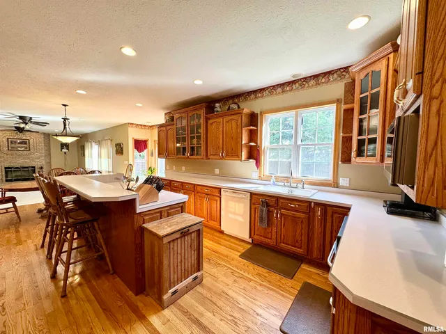 $315,000 | 2306 Magnolia Drive, Jacksonville, IL 62650