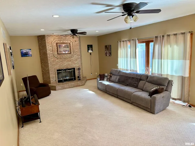 $315,000 | 2306 Magnolia Drive, Jacksonville, IL 62650