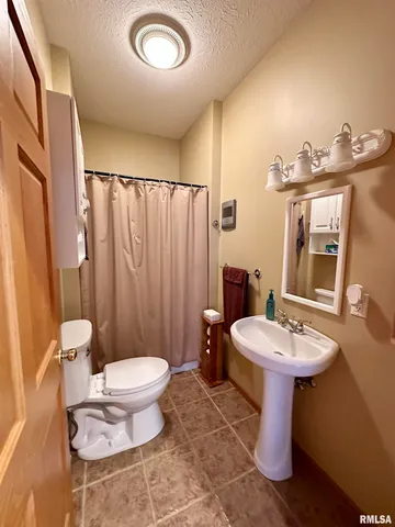 $315,000 | 2306 Magnolia Drive, Jacksonville, IL 62650