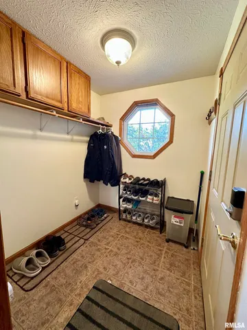 $315,000 | 2306 Magnolia Drive, Jacksonville, IL 62650