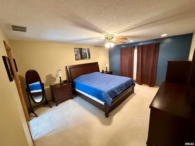 $315,000 | 2306 Magnolia Drive, Jacksonville, IL 62650