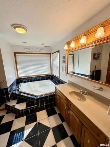 $315,000 | 2306 Magnolia Drive, Jacksonville, IL 62650