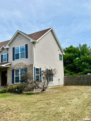 $315,000 | 2306 Magnolia Drive, Jacksonville, IL 62650