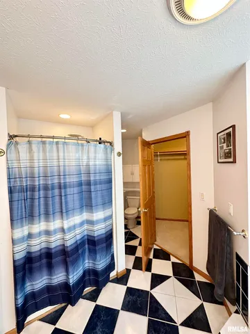 $315,000 | 2306 Magnolia Drive, Jacksonville, IL 62650