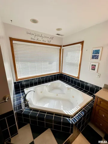 $315,000 | 2306 Magnolia Drive, Jacksonville, IL 62650