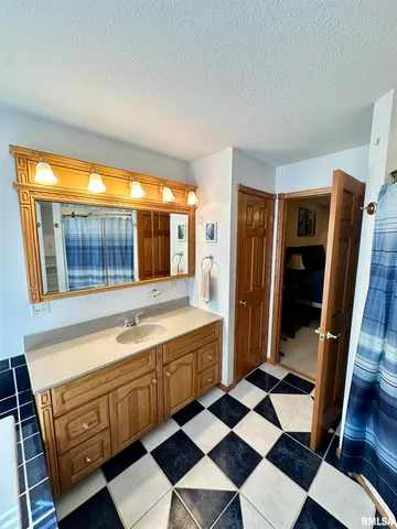 $315,000 | 2306 Magnolia Drive, Jacksonville, IL 62650