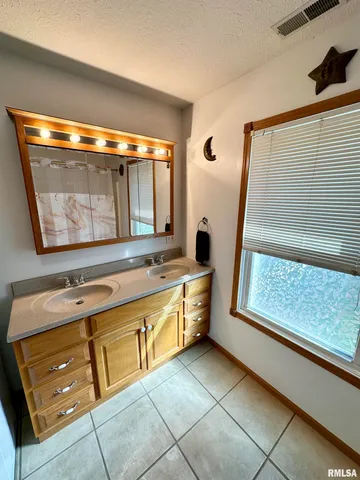 $315,000 | 2306 Magnolia Drive, Jacksonville, IL 62650