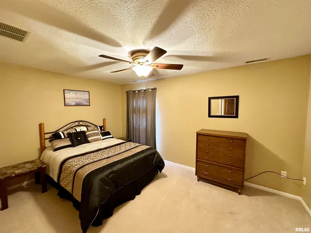 $315,000 | 2306 Magnolia Drive, Jacksonville, IL 62650