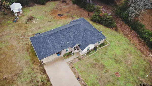 a view of a yard