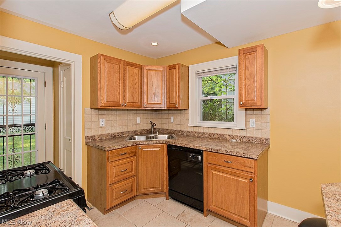 883 Yellowstone Road Cleveland Heights, OH 44121 - Photo 11 of 30 Gallery Image 11