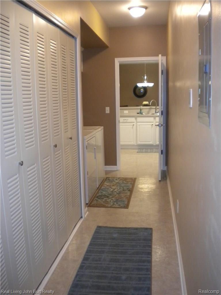 1853 Flagstone Circle Rochester, MI 48307 - Photo 17 of 25 2018-03-29 14.45