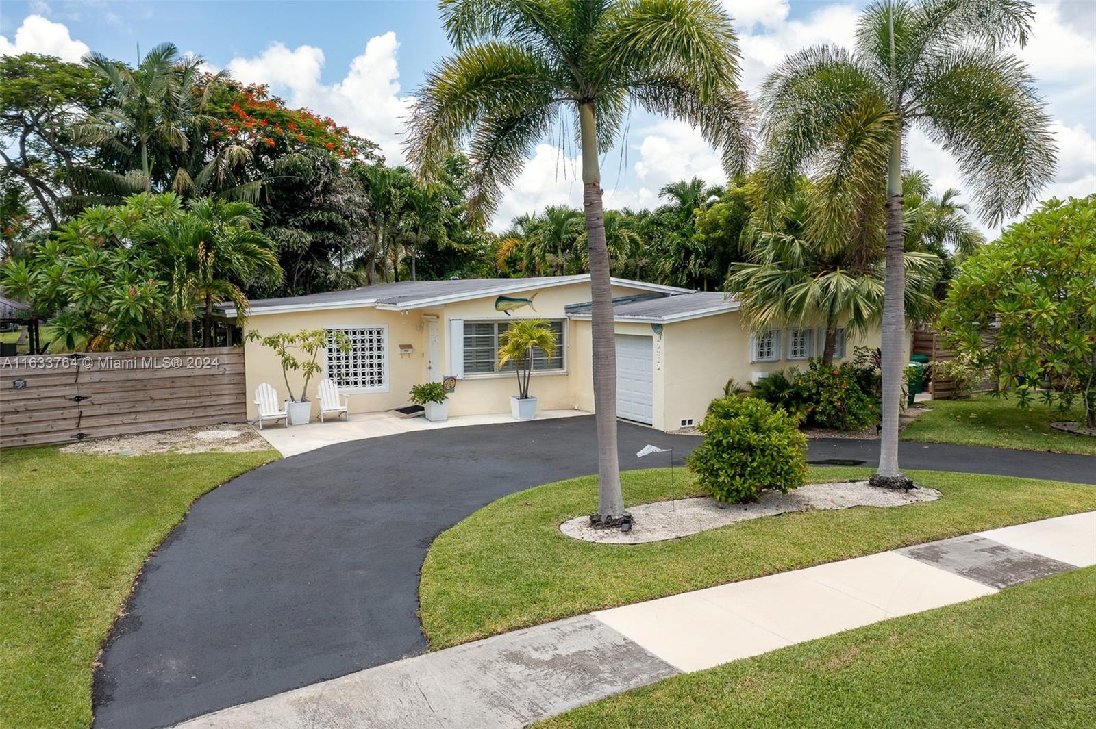 10210 Dolphin Road Cutler Bay, FL 33157 - Photo 3 of 38 Gallery Image 3