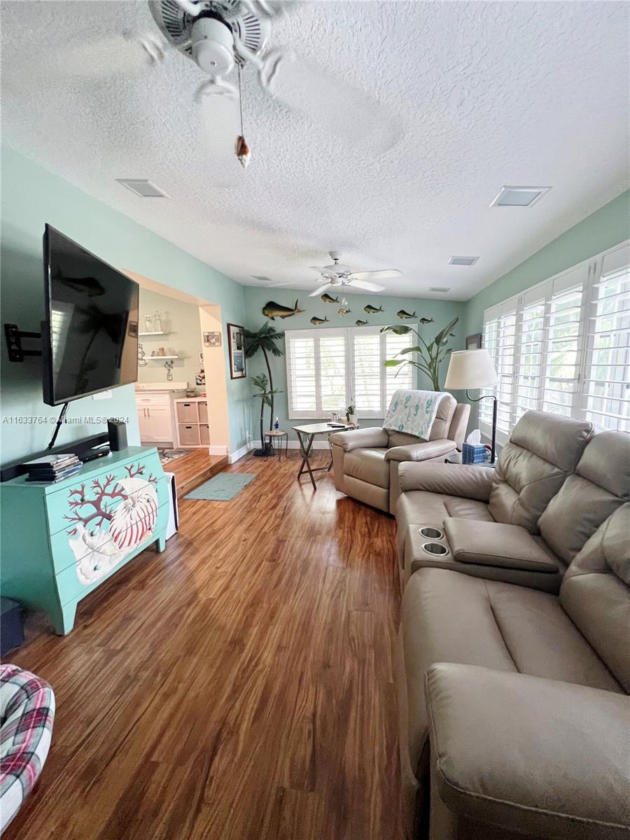 10210 Dolphin Road Cutler Bay, FL 33157 - Photo 9 of 38 Gallery Image 9