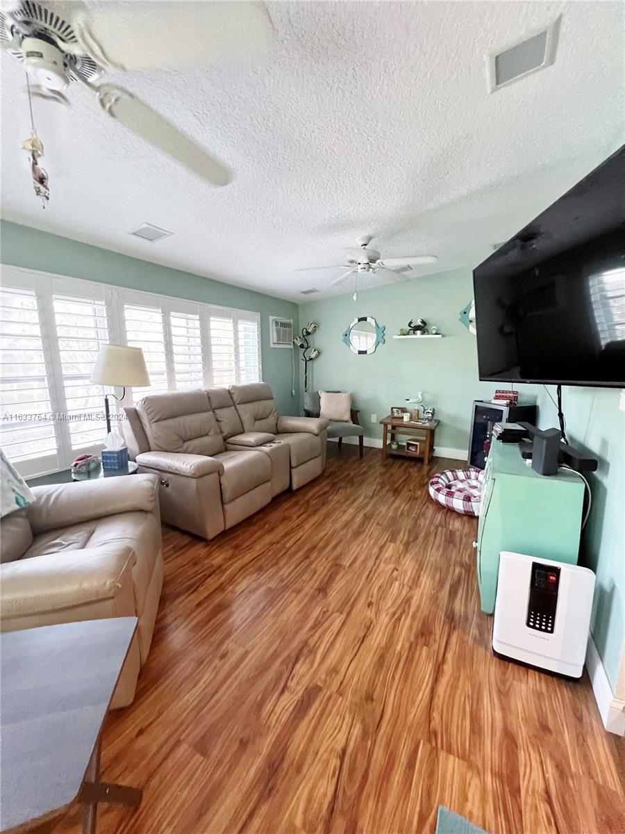 10210 Dolphin Road Cutler Bay, FL 33157 - Photo 10 of 38 Gallery Image 10