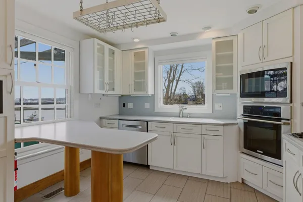 $859,000 | 17 Commercial Street, Kittery, ME 03904