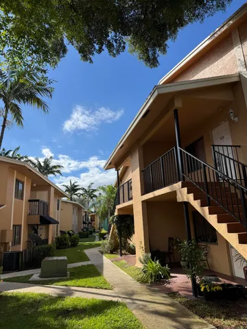 $2,390 | 6031 10th Avenue North, Unit 217, Greenacres, FL 33463