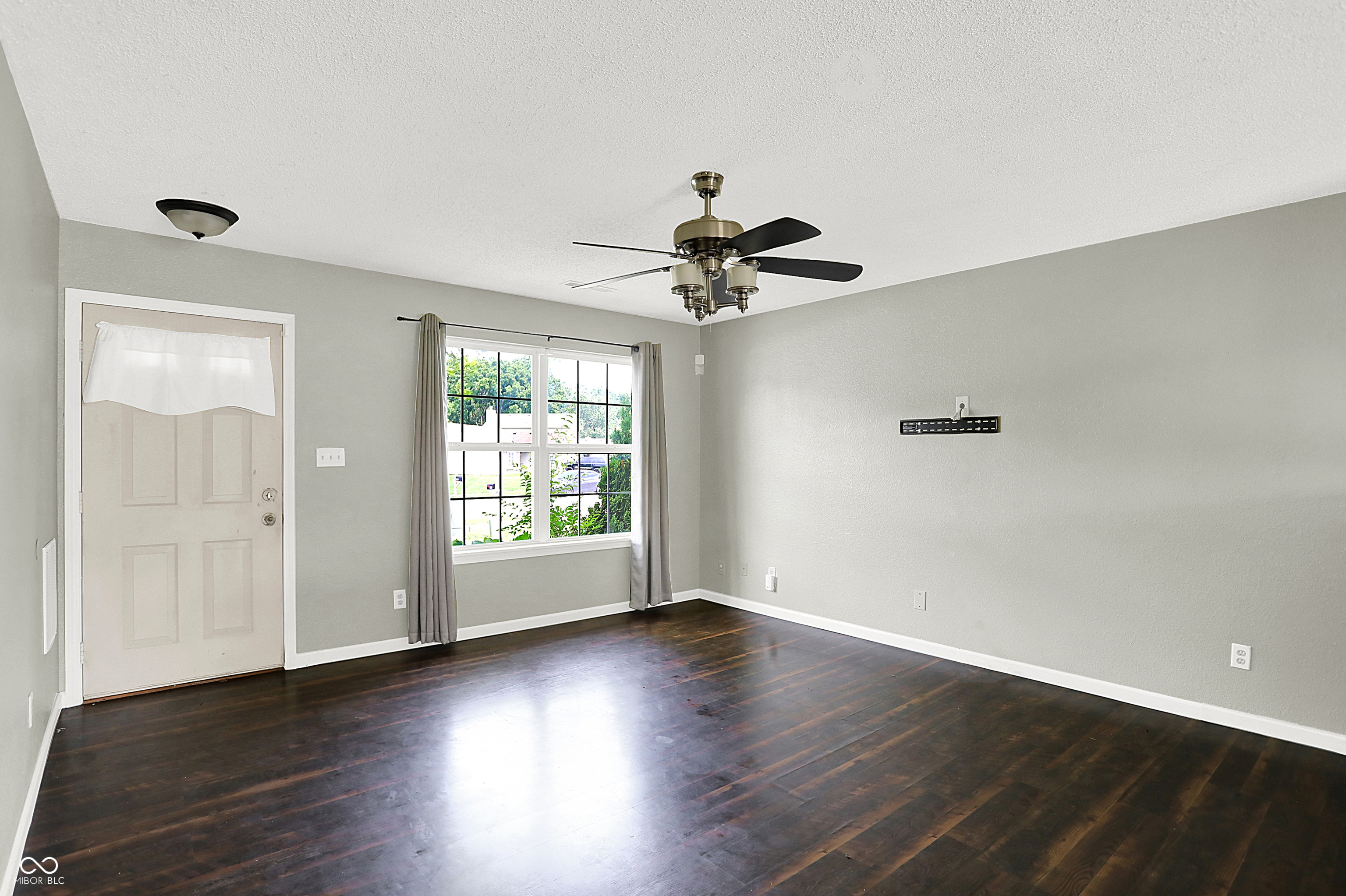 5327 Milhouse Road Indianapolis, IN 46221 - Photo 3 of 15