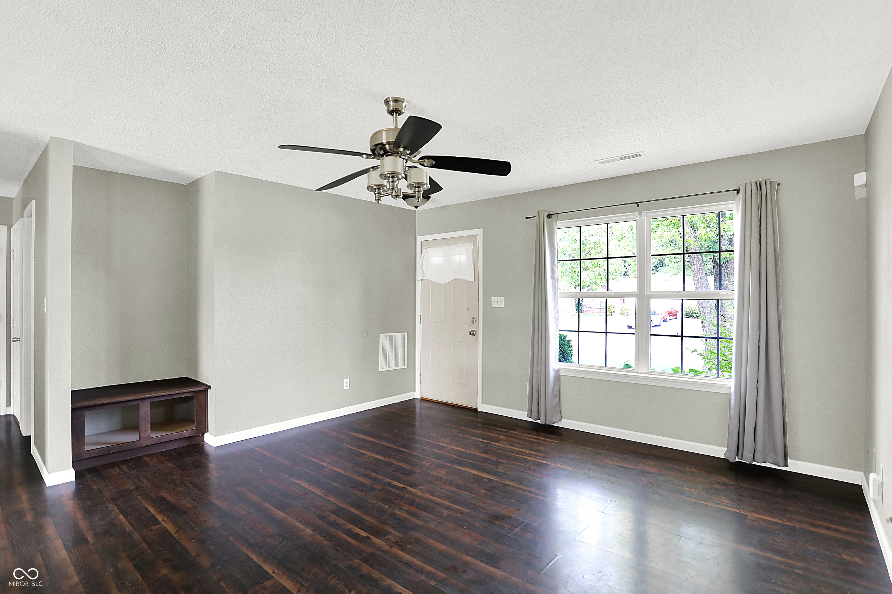 5327 Milhouse Road Indianapolis, IN 46221 - Photo 4 of 15