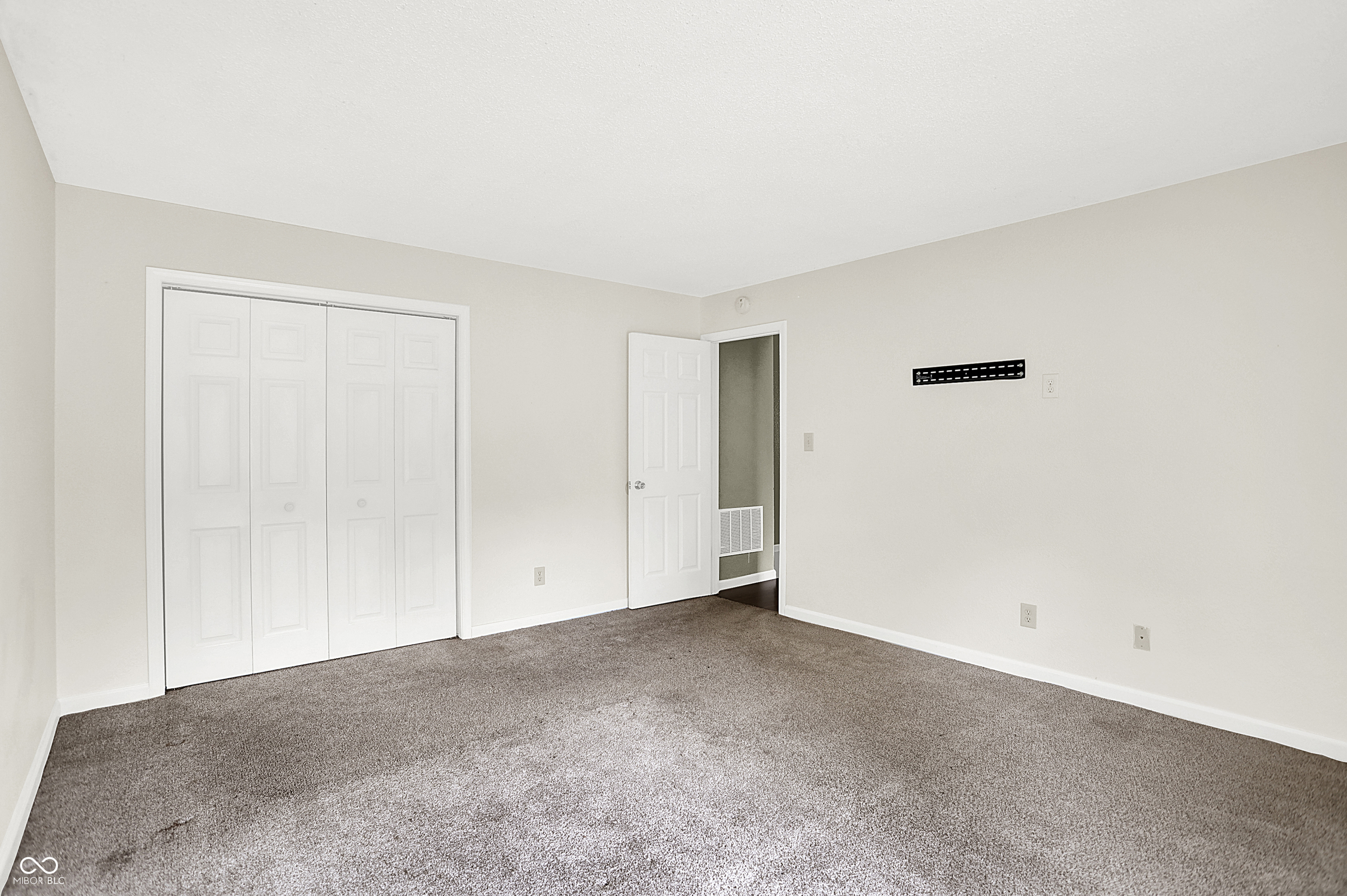 5327 Milhouse Road Indianapolis, IN 46221 - Photo 9 of 15