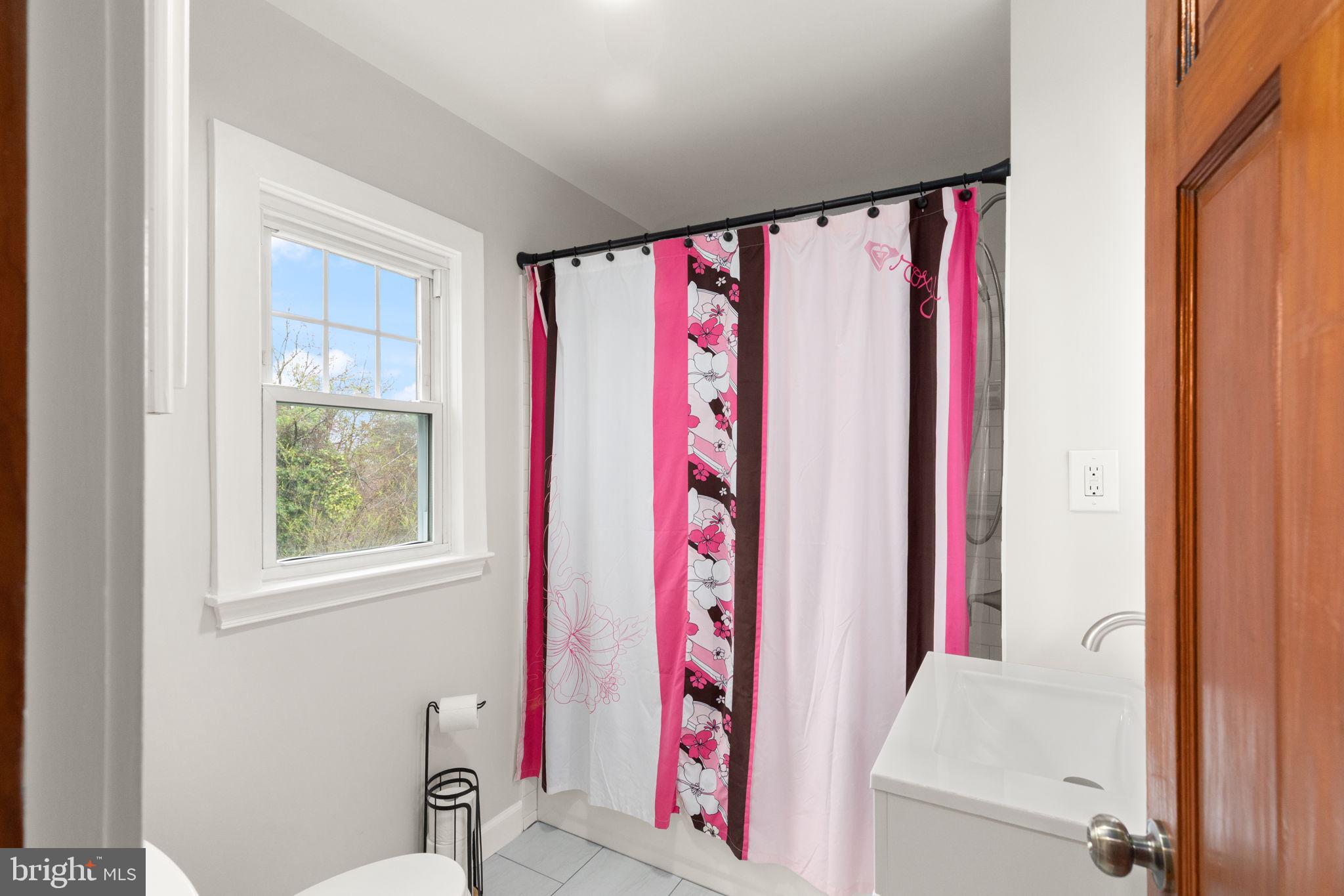 5204 Catalpha Road Baltimore, MD 21214 - Photo 17 of 21 Upper Full Bath