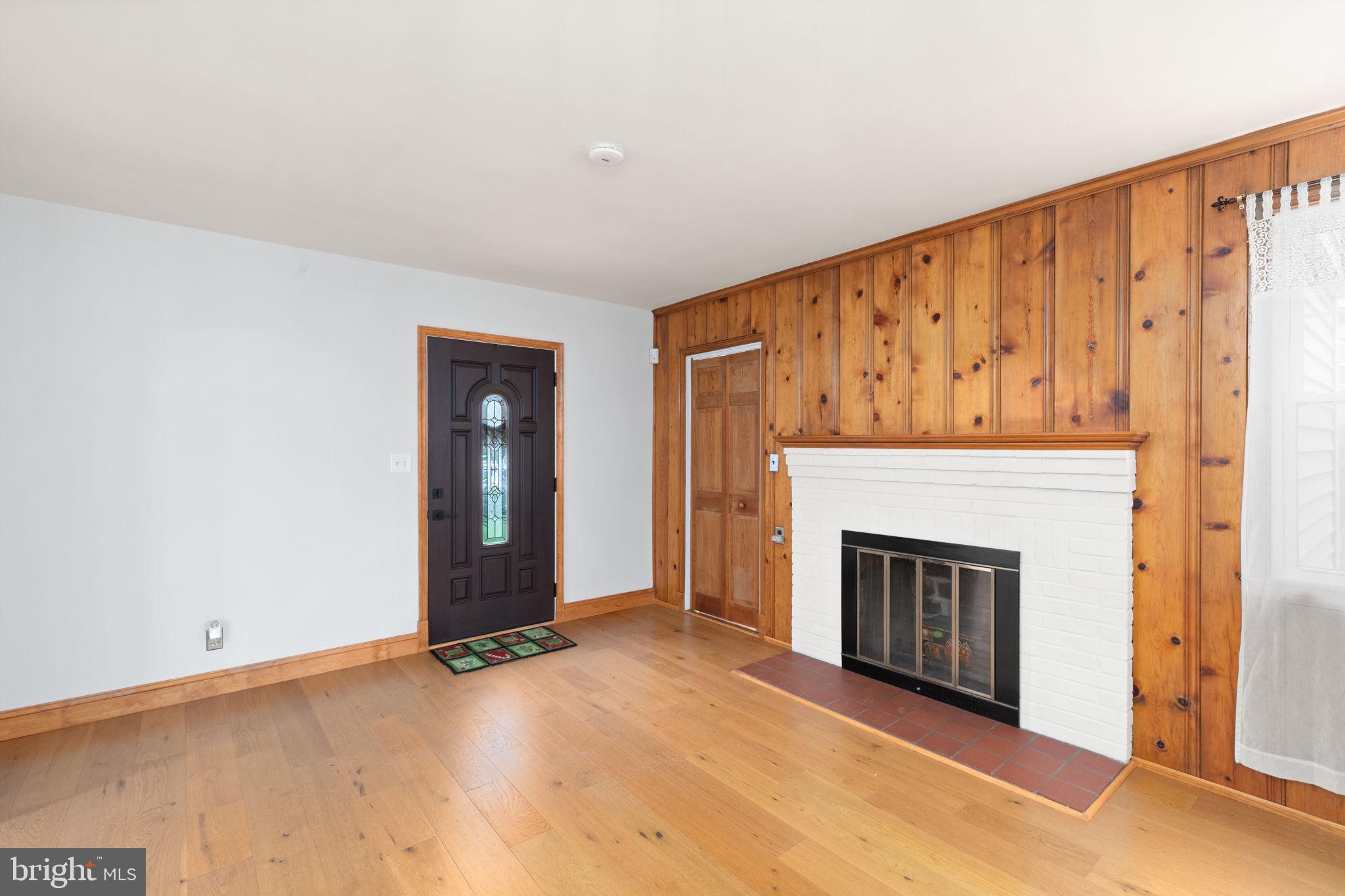 5204 Catalpha Road Baltimore, MD 21214 - Photo 6 of 21 Family Room