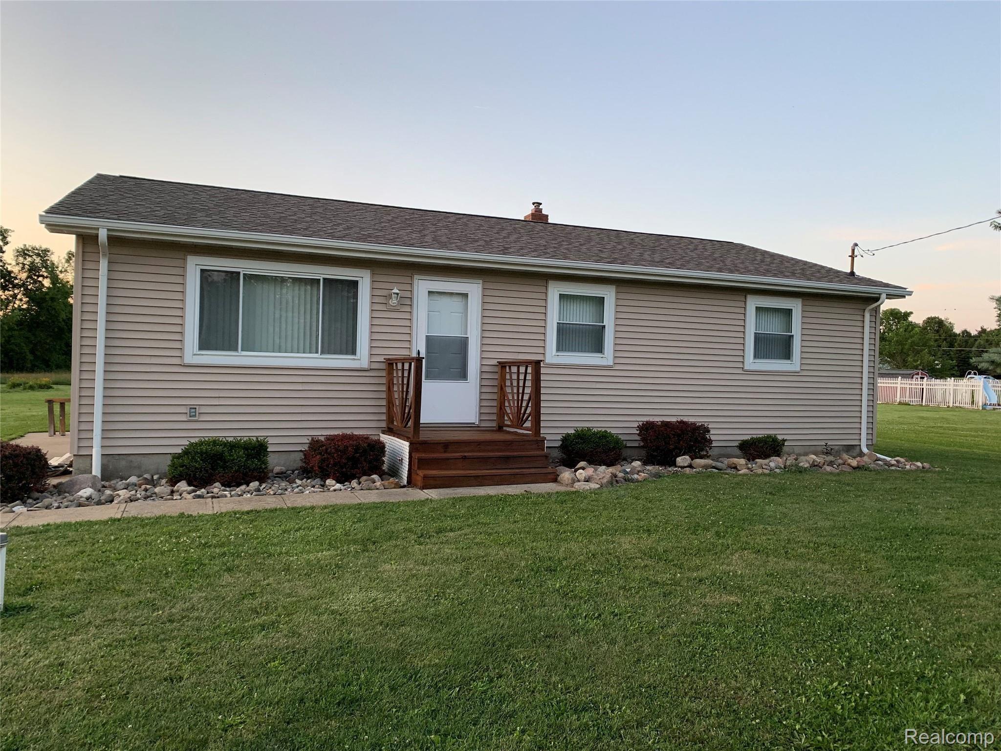 1601 Riniel Road Lennon, MI 48449 - Photo 13 of 13 IMG_3215.JPG