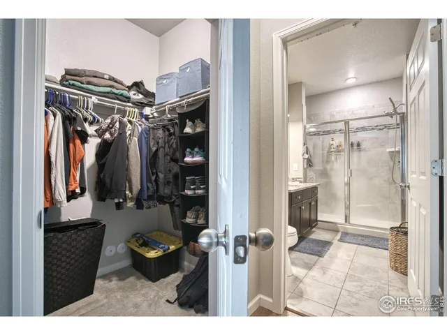 a close up view of a washer and dryer