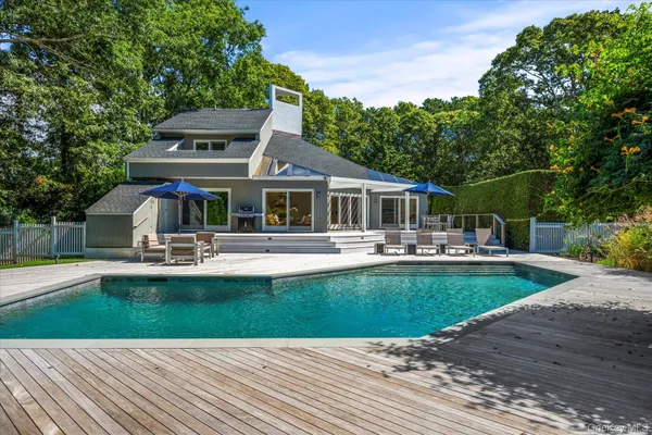 $4,295,000 | 1 Acorn Path, Quogue, NY 11959