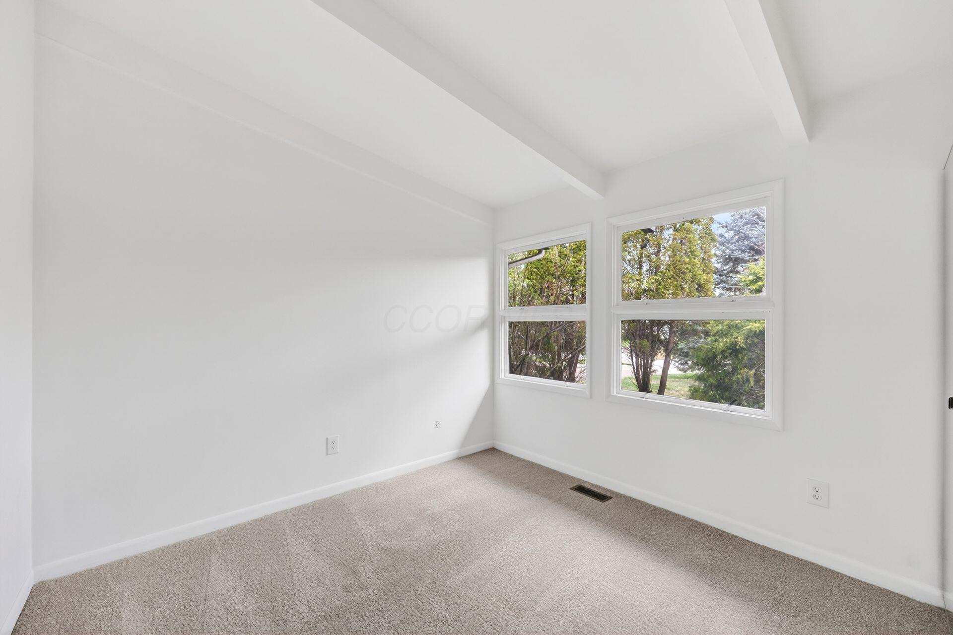 2459 Edgevale Road Columbus, OH 43221 - Photo 17 of 26 027_ Rd Columbus OH 43221 USA