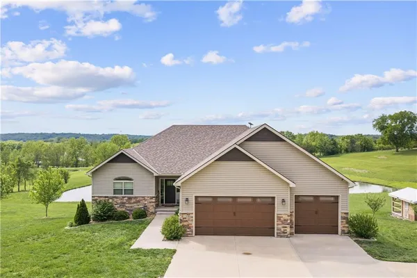 $750,000 | 37006 East Church Road, Oak Grove, MO 64075