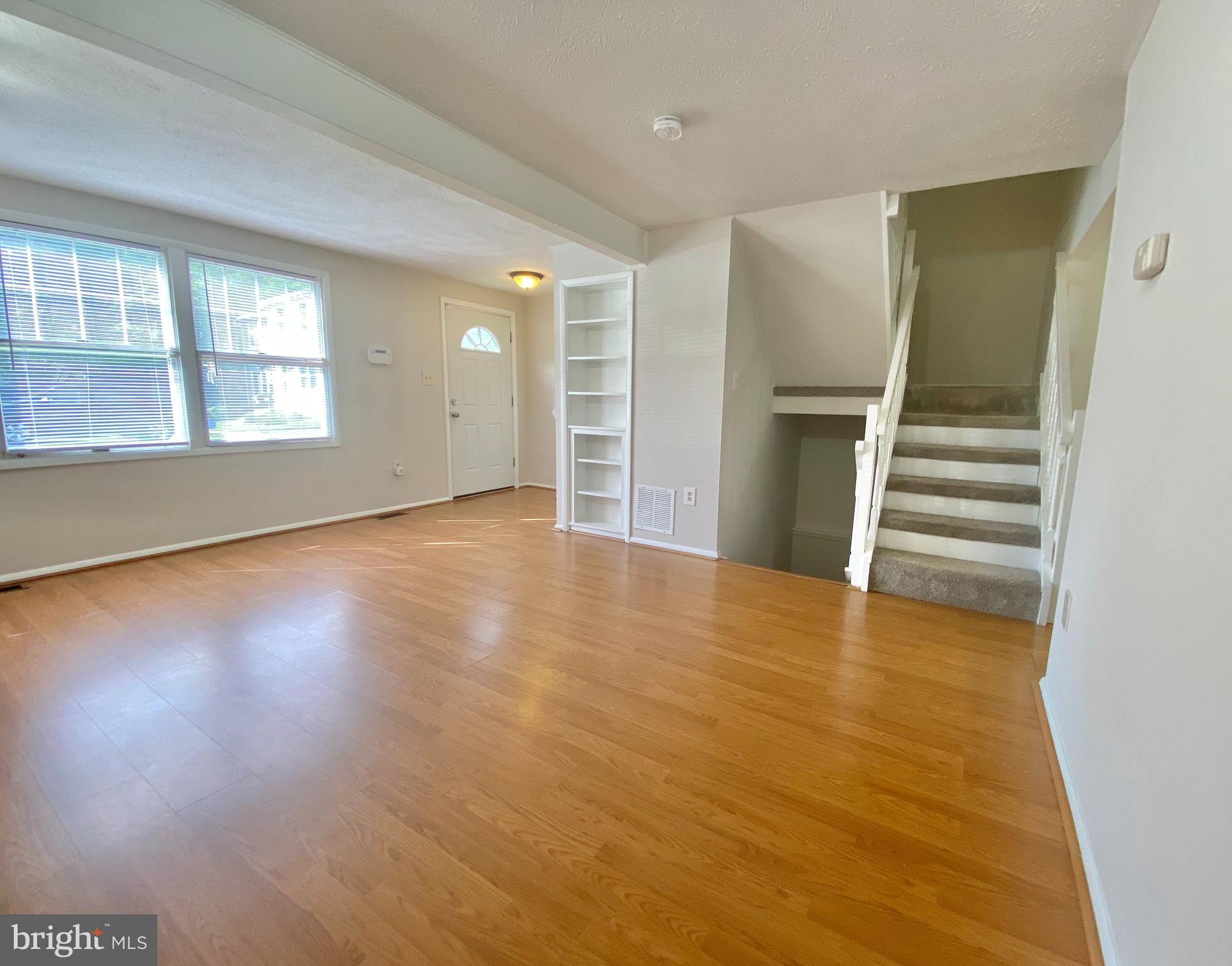 6212 Hillside Road Springfield, VA 22152 - Photo 4 of 36 Light and bright throughout